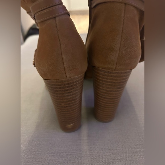 Suede Booties with detail and block heel - Picture 2 of 6